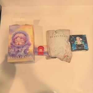 POP MART Skullpanda BLOSSOM Keychain Plush and THE FRAME Pin NEW